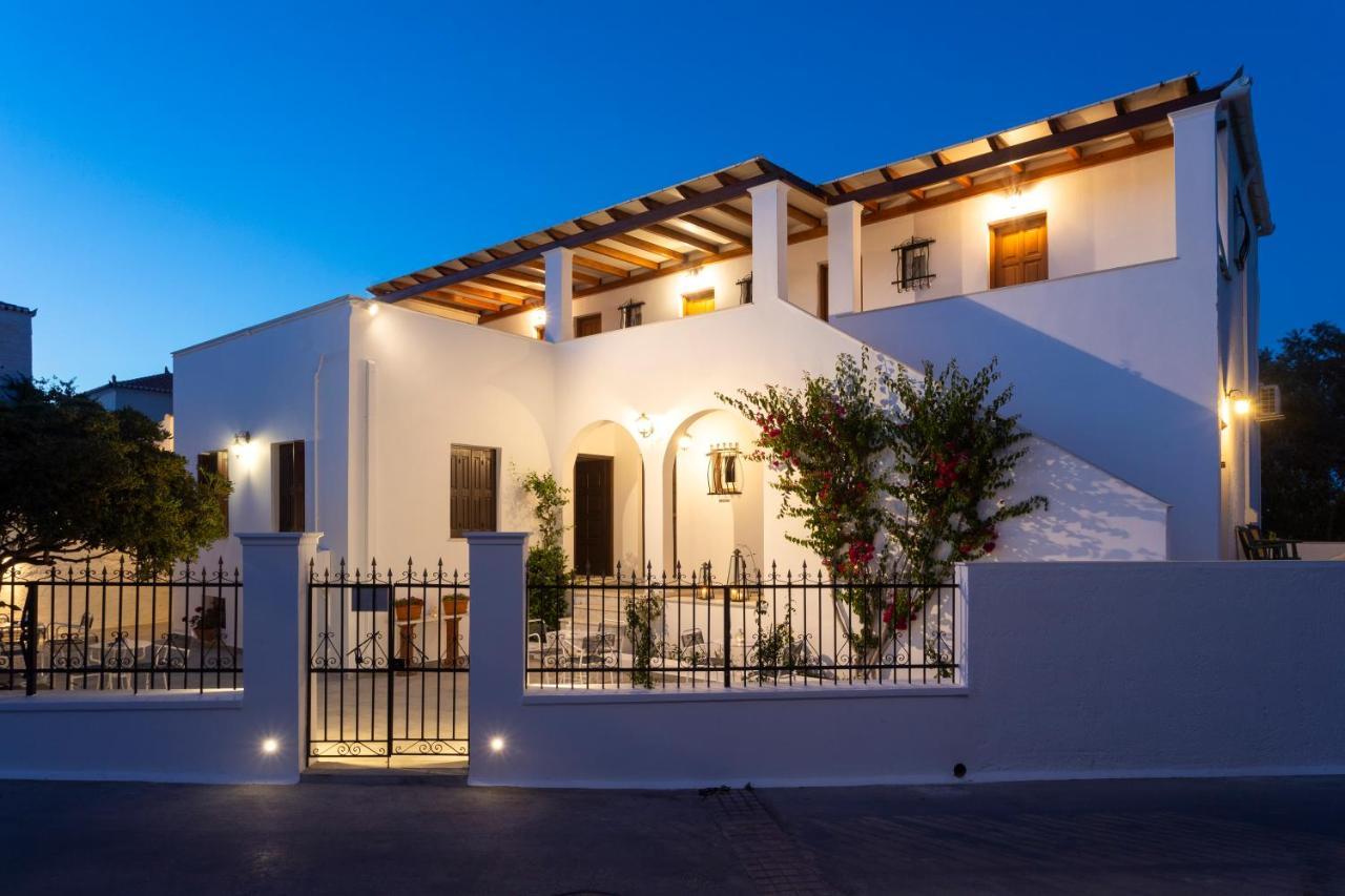 Villa Kriezi Spetses Town Exterior photo
