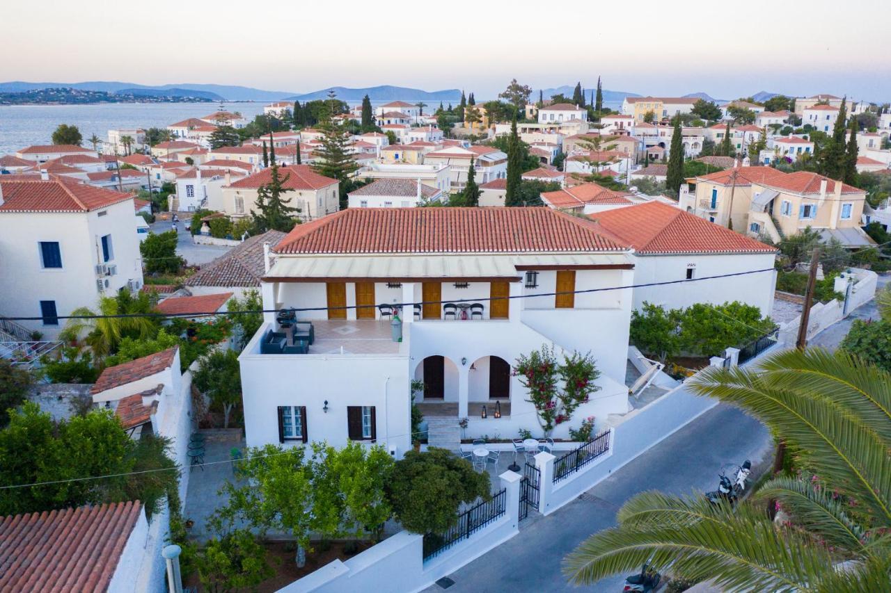 Villa Kriezi Spetses Town Exterior photo