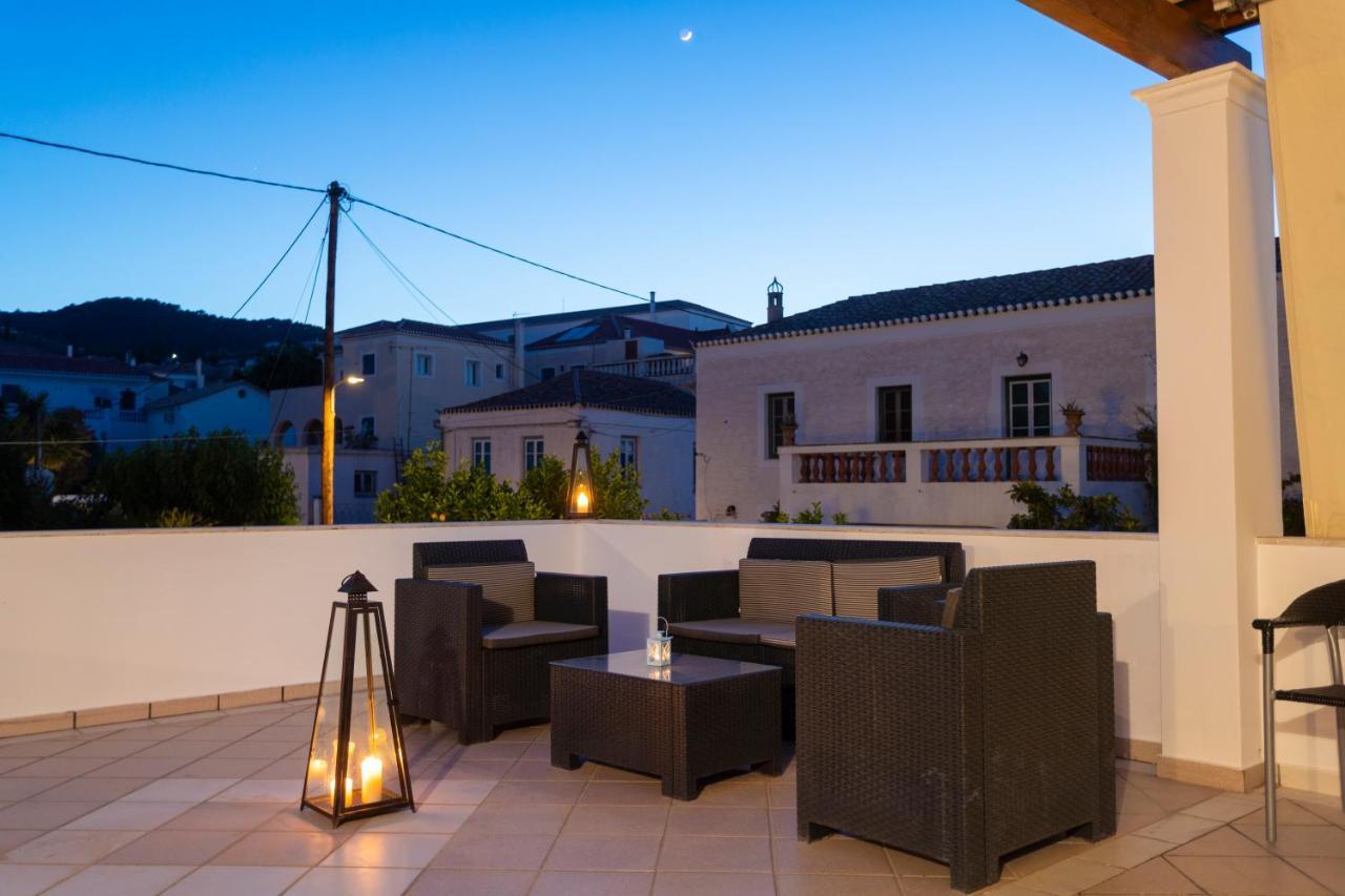 Villa Kriezi Spetses Town Exterior photo