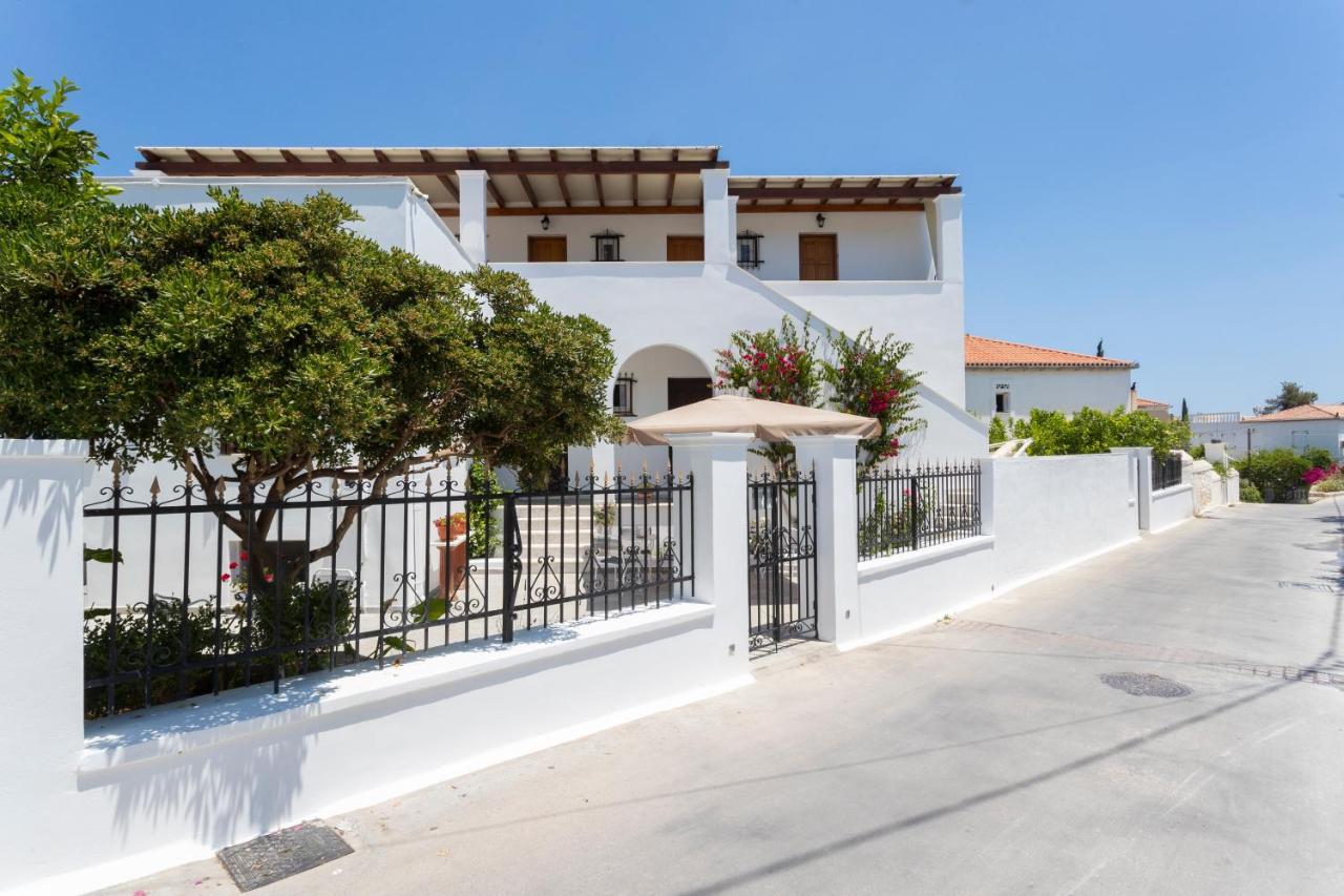 Villa Kriezi Spetses Town Exterior photo