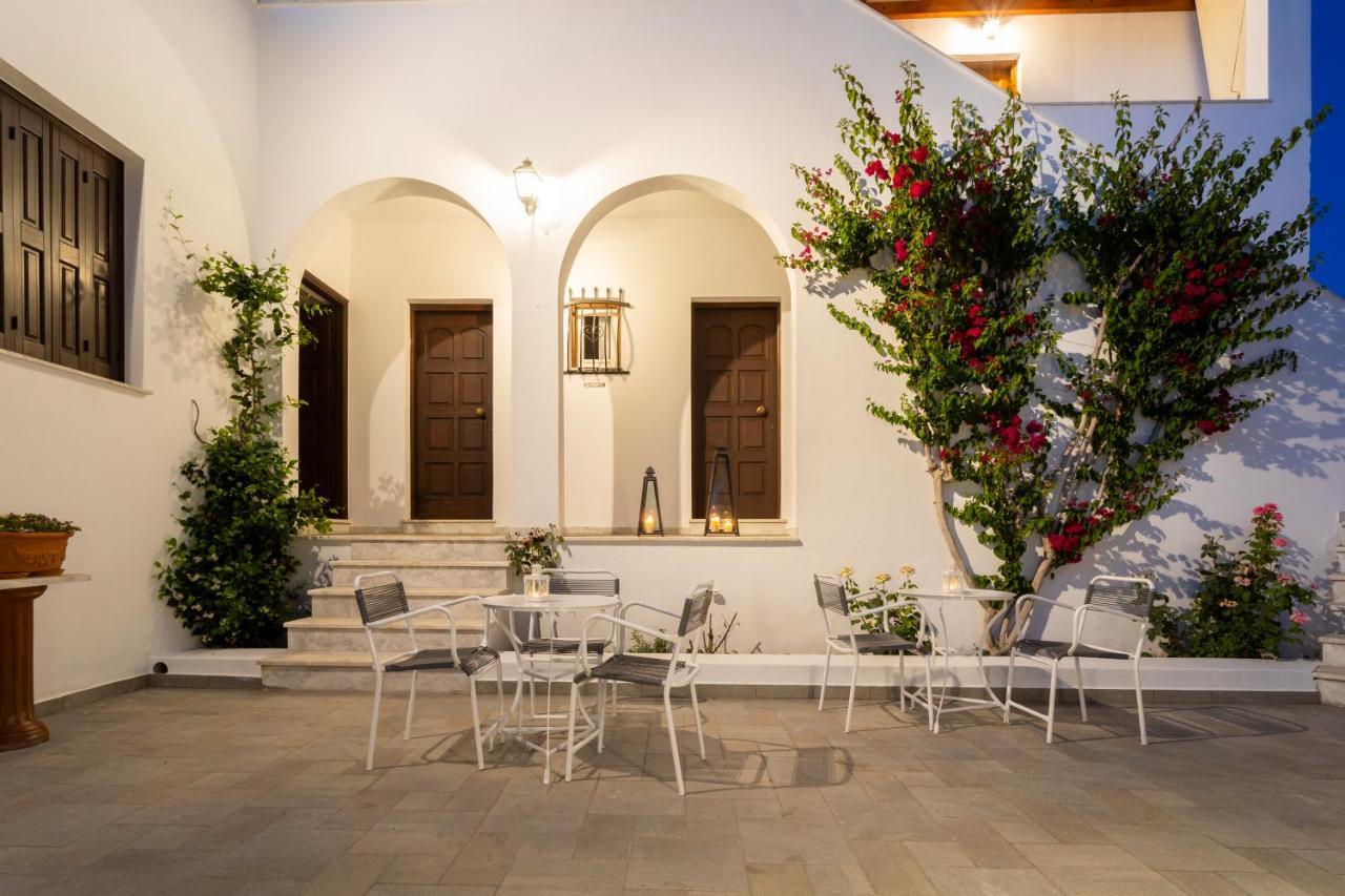 Villa Kriezi Spetses Town Exterior photo