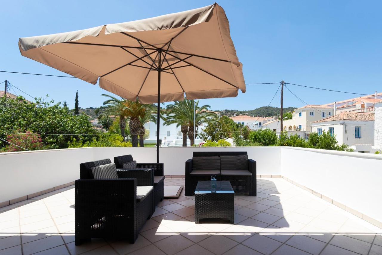 Villa Kriezi Spetses Town Exterior photo