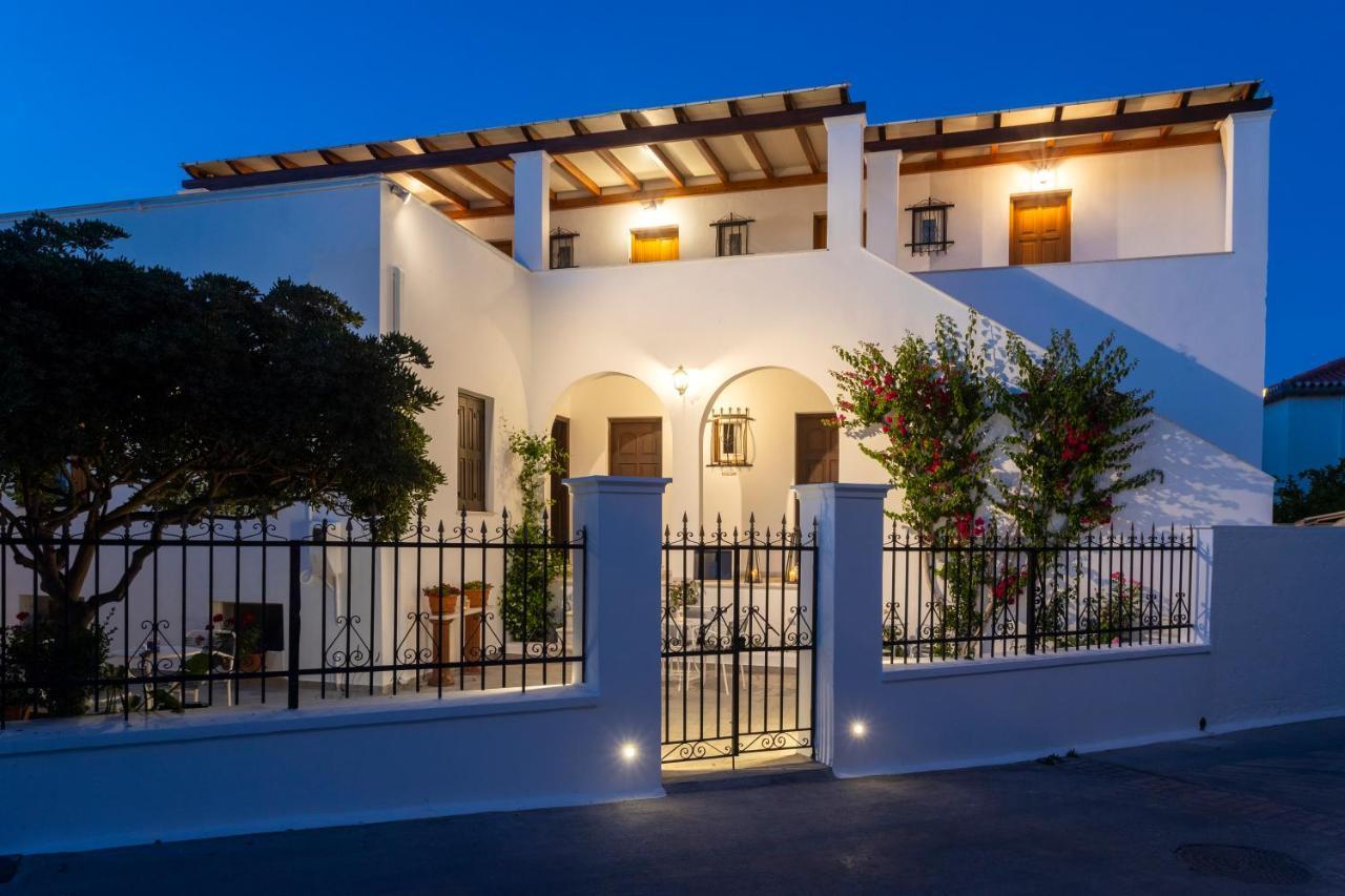 Villa Kriezi Spetses Town Exterior photo