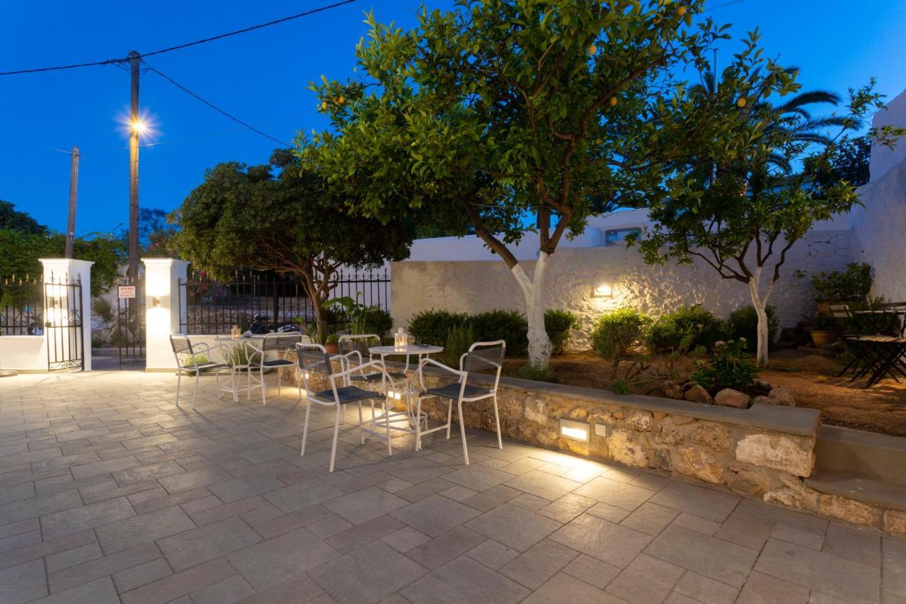 Villa Kriezi Spetses Town Exterior photo