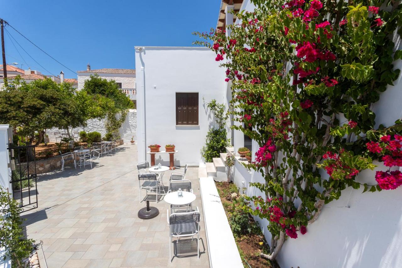 Villa Kriezi Spetses Town Exterior photo
