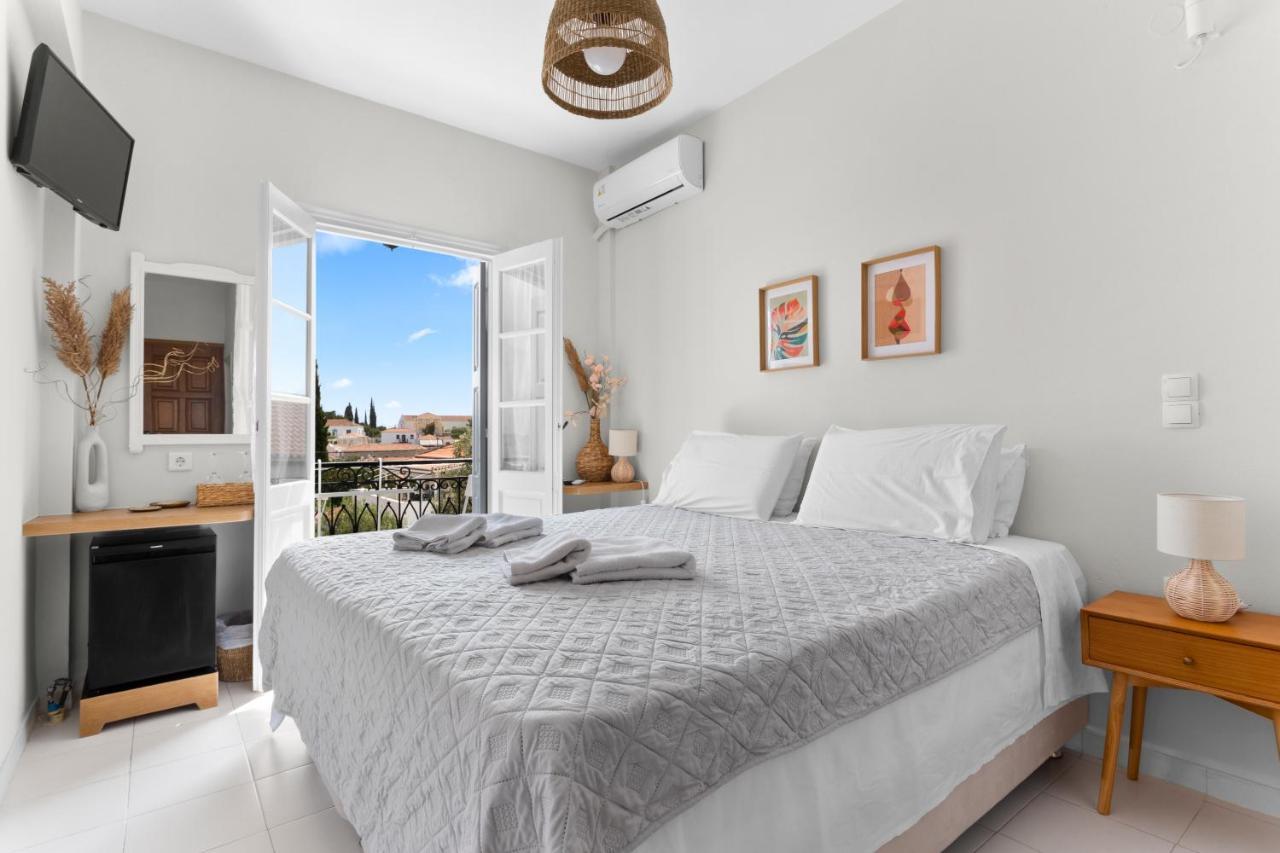 Villa Kriezi Spetses Town Exterior photo